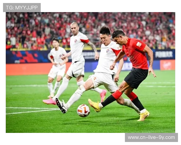 成都蓉城主场鏖战青岛海牛强强对决引爆中超赛场焦点