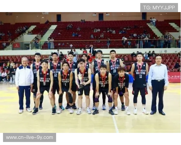 以篮球精神为核心探讨团队协作与青春拼搏力量的深层价值